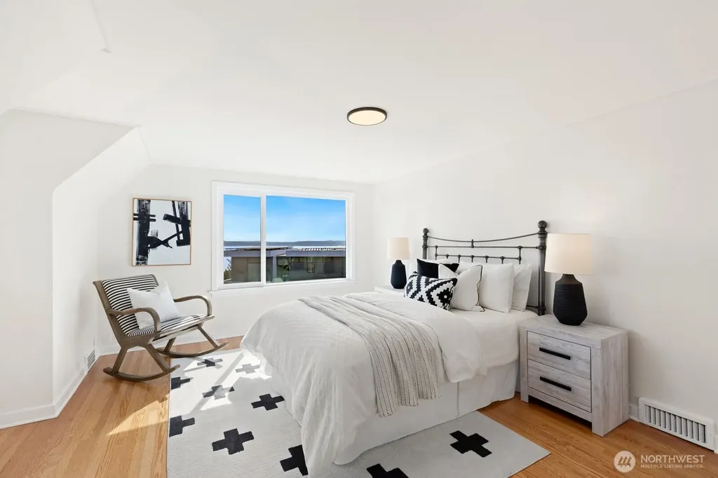 2527 Westmont Way W Seattle WA 98199