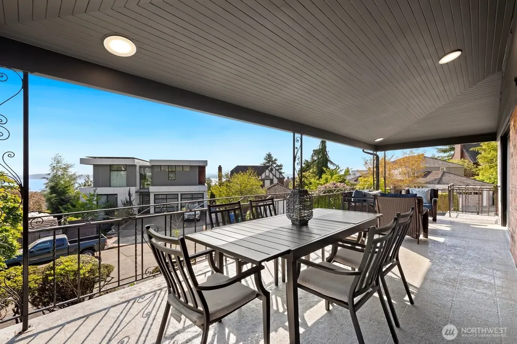 2527 Westmont Way W Seattle WA 98199