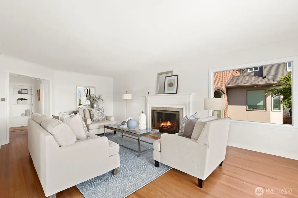 2527 Westmont Way W Seattle WA 98199