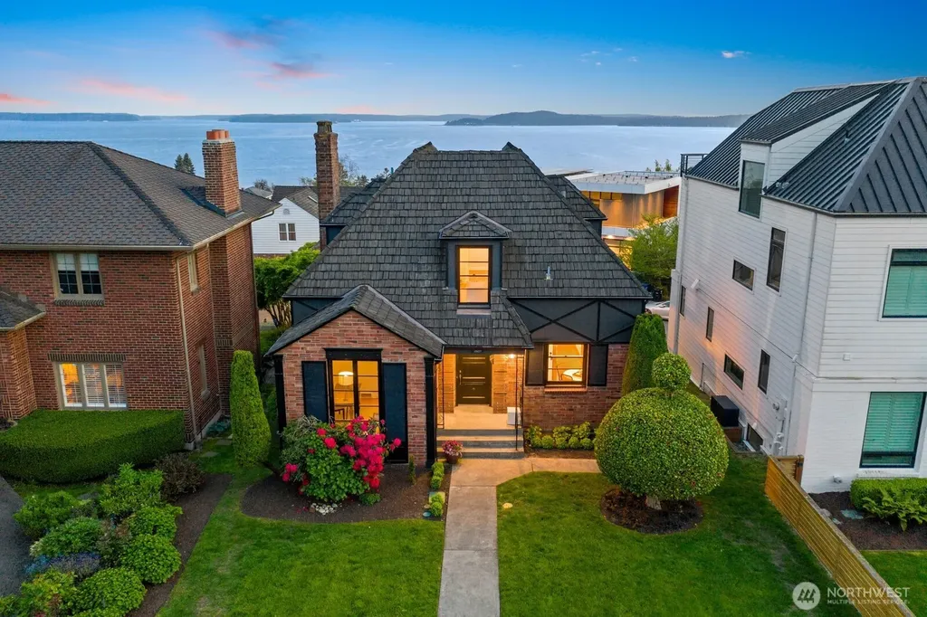 2527 Westmont Way W Seattle WA 98199