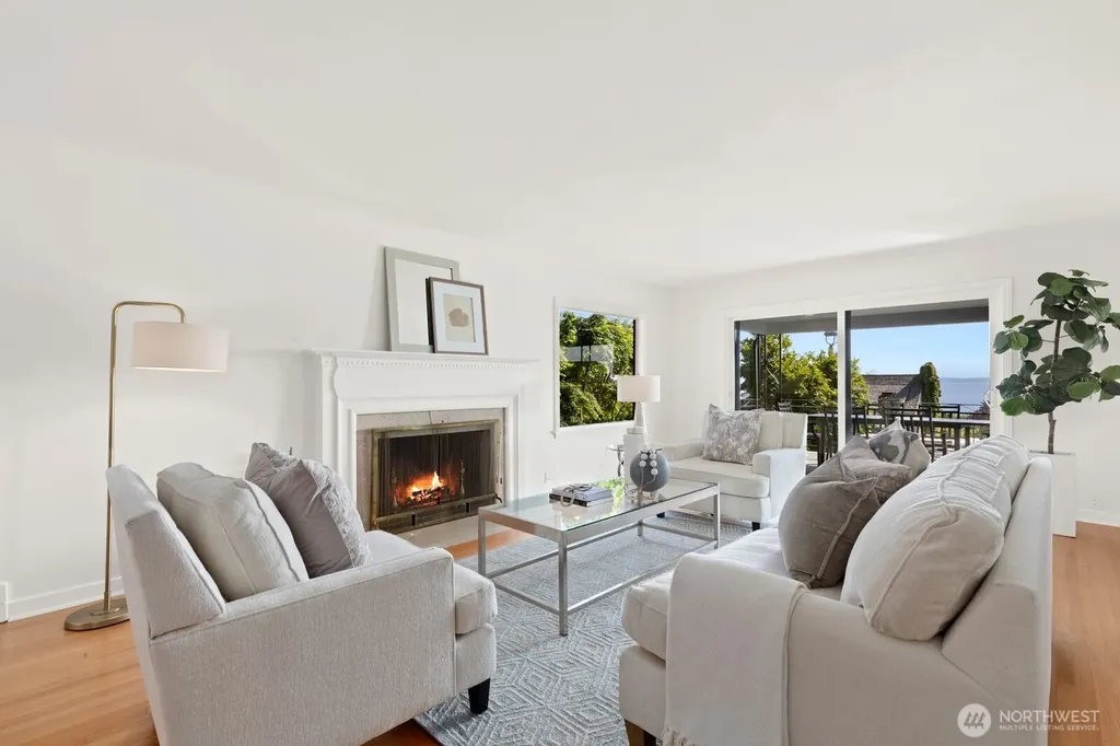 2527 Westmont Way W Seattle WA 98199