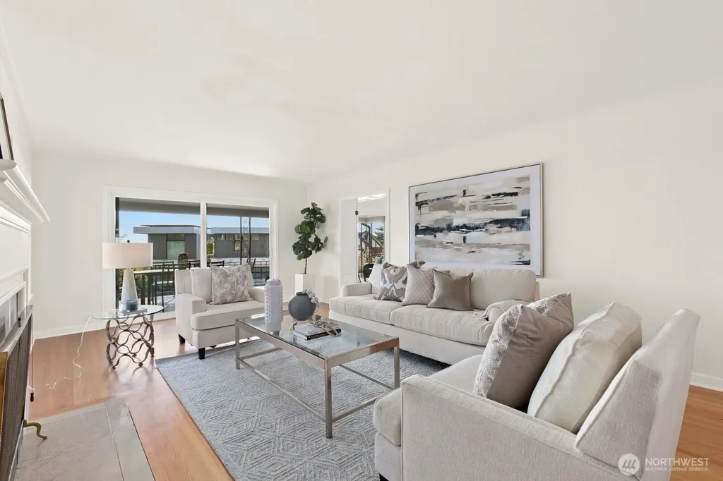 2527 Westmont Way W Seattle WA 98199