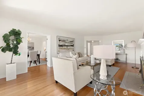 2527 Westmont Way W Seattle WA 98199