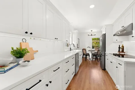 2527 Westmont Way W Seattle WA 98199
