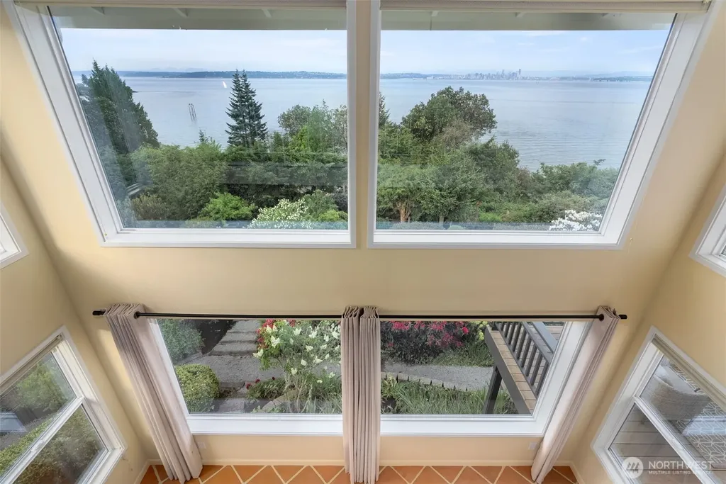 10879 Bill Point Circle NE Bainbridge Island WA 98110