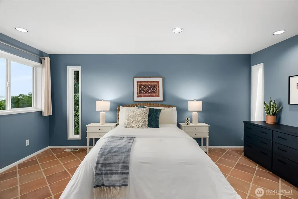 10879 Bill Point Circle NE Bainbridge Island WA 98110