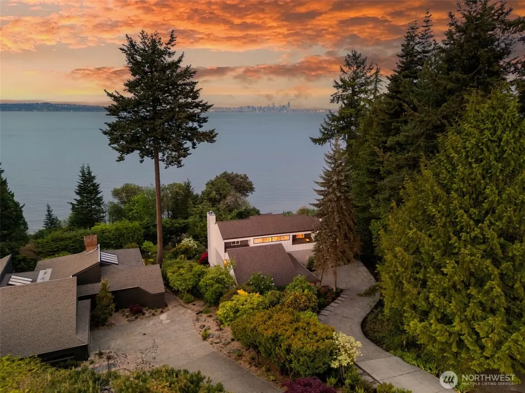 10879 Bill Point Circle NE Bainbridge Island WA 98110