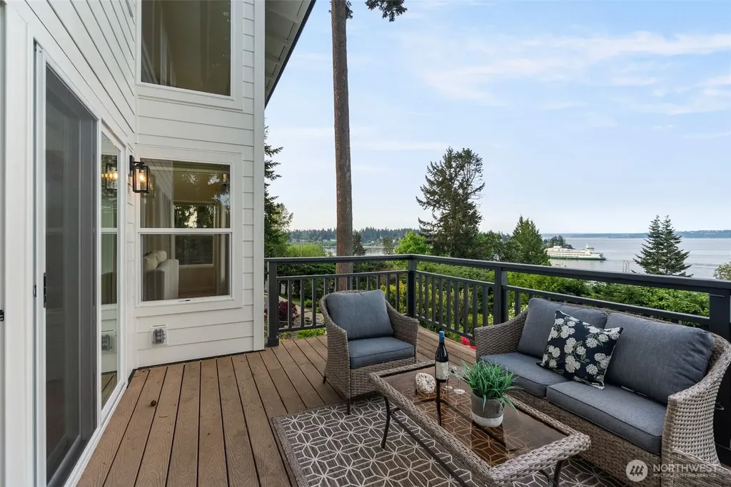 10879 Bill Point Circle NE Bainbridge Island WA 98110