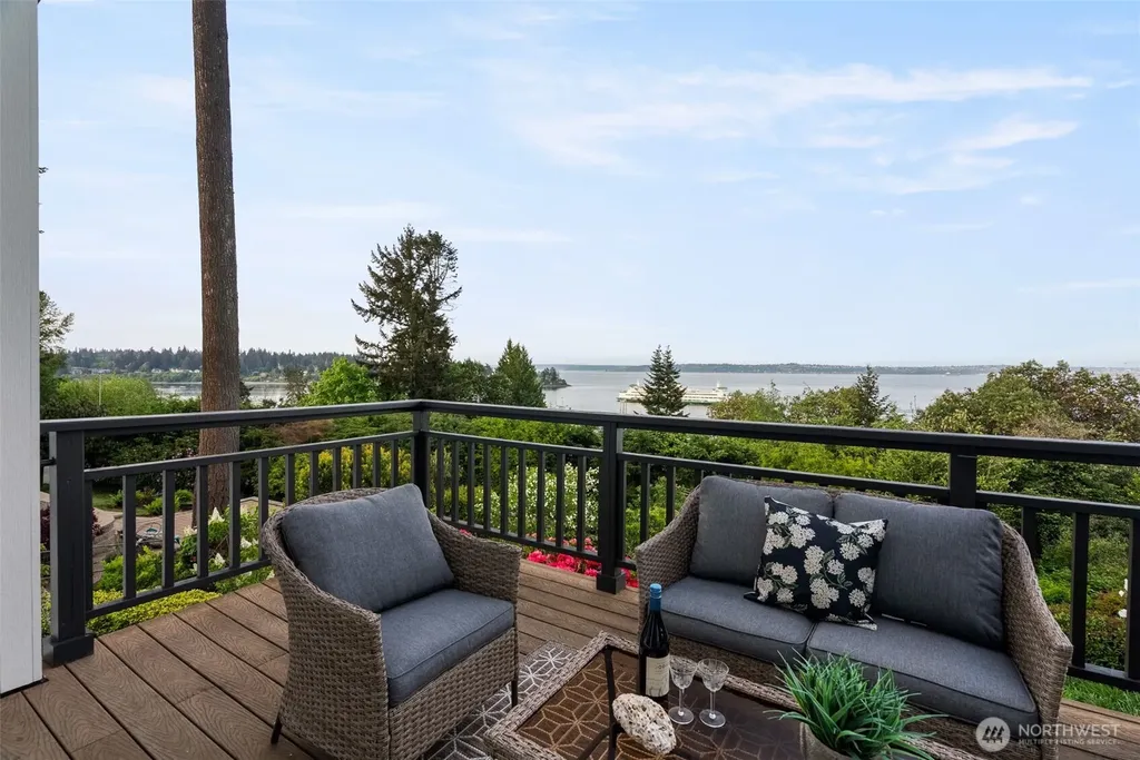 10879 Bill Point Circle NE Bainbridge Island WA 98110
