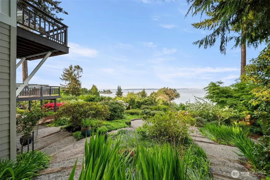 10879 Bill Point Circle NE Bainbridge Island WA 98110