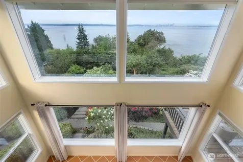 10879 Bill Point Circle NE Bainbridge Island WA 98110