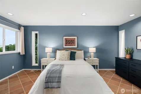 10879 Bill Point Circle NE Bainbridge Island WA 98110