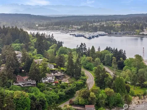 10879 Bill Point Circle NE Bainbridge Island WA 98110
