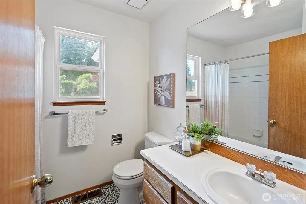 10913 Crocus Place NW Silverdale WA 98383