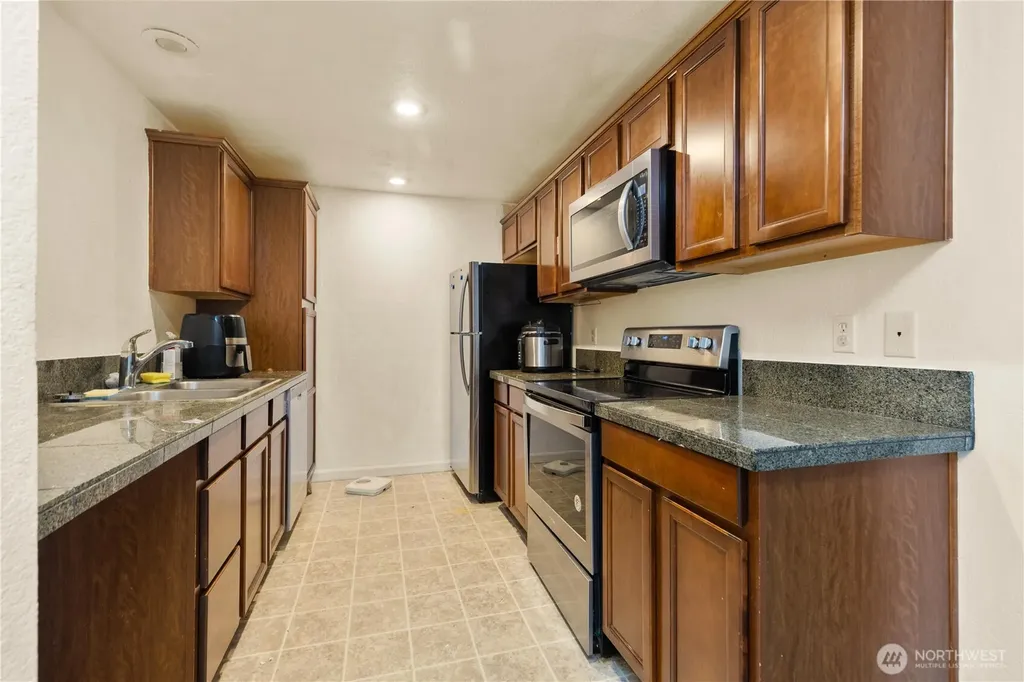 9917 Holly Drive Everett WA 98204