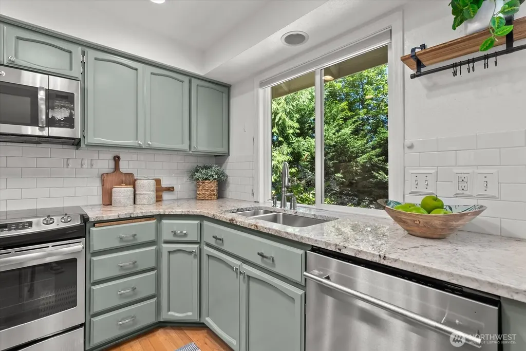 1030 NW Inneswood Drive Issaquah WA 98027