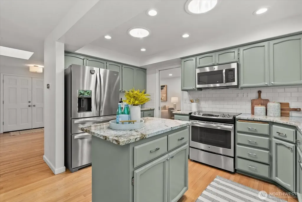 1030 NW Inneswood Drive Issaquah WA 98027