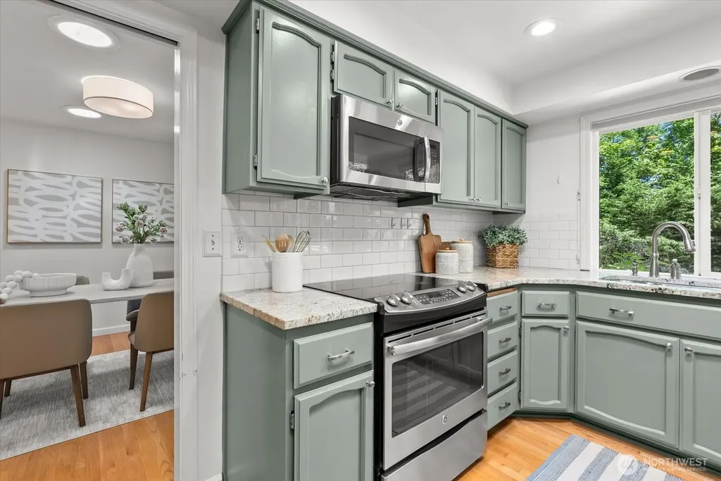 1030 NW Inneswood Drive Issaquah WA 98027