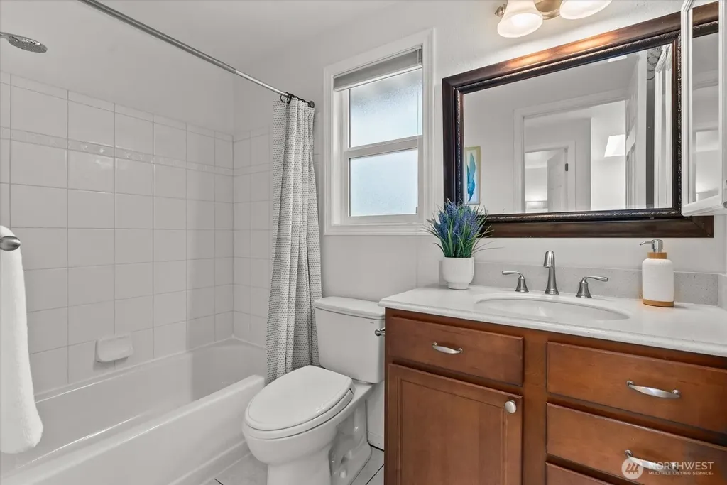 1030 NW Inneswood Drive Issaquah WA 98027