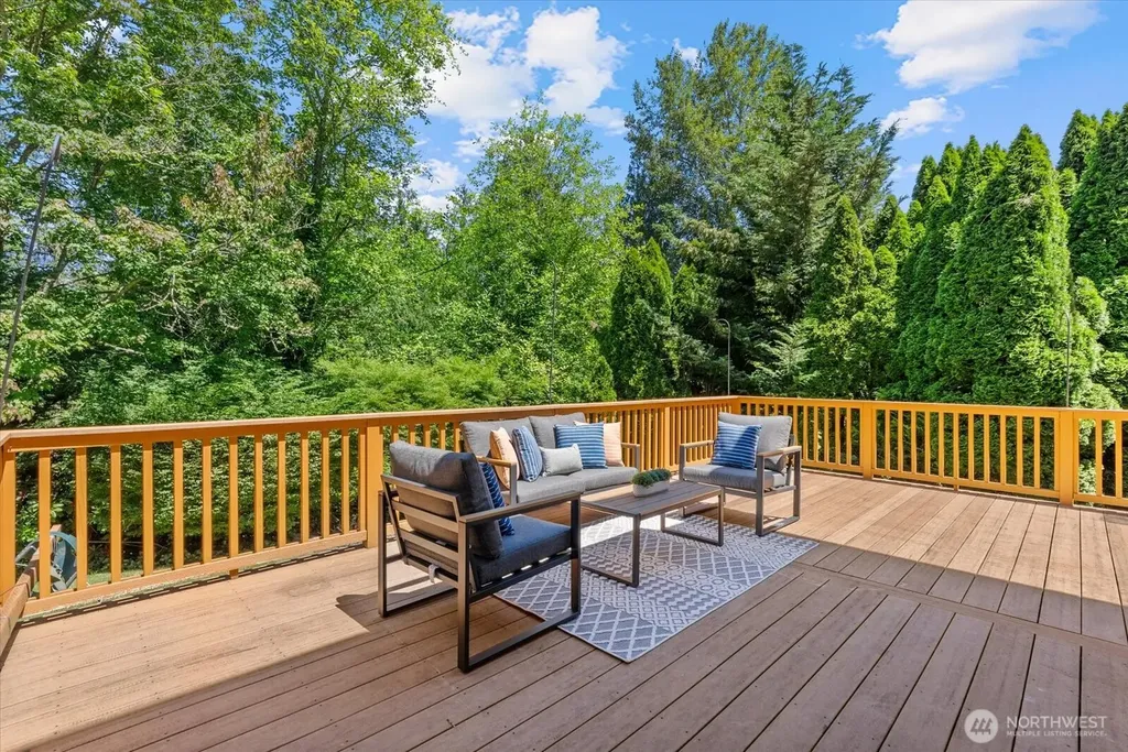 1030 NW Inneswood Drive Issaquah WA 98027