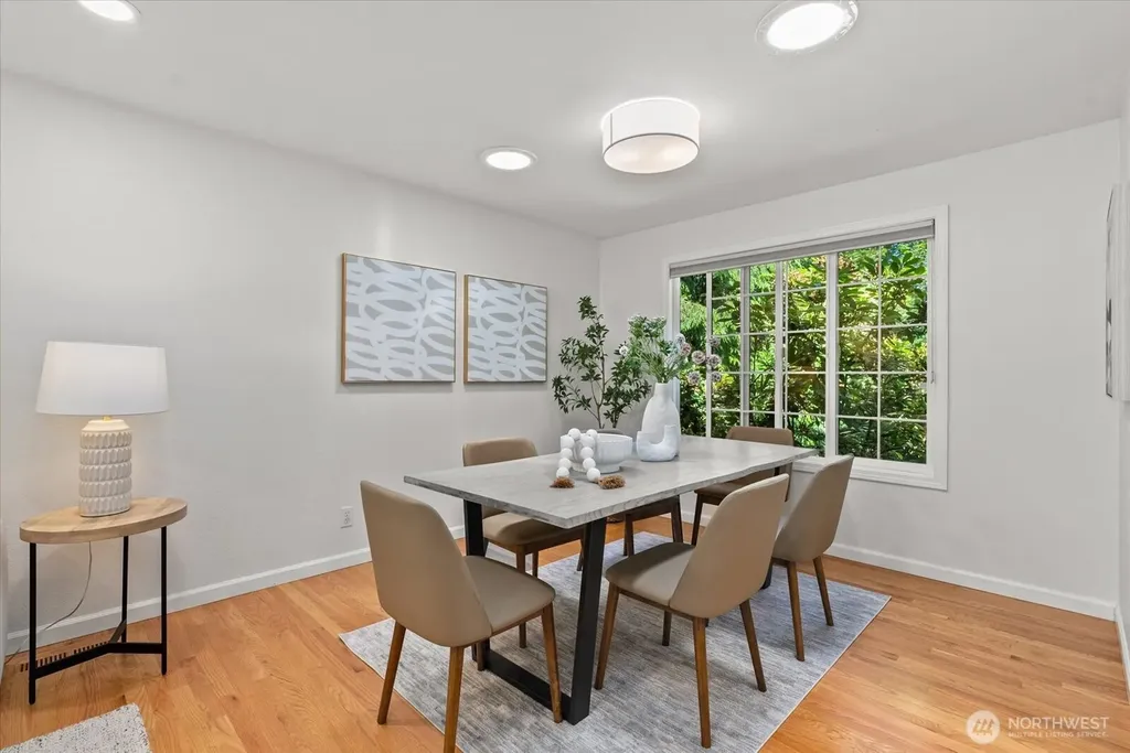 1030 NW Inneswood Drive Issaquah WA 98027