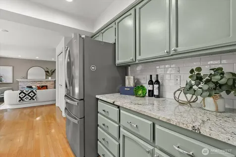 1030 NW Inneswood Drive Issaquah WA 98027