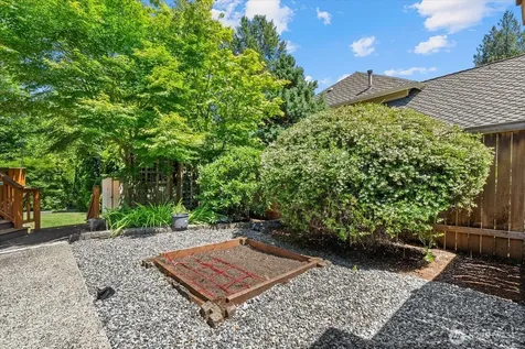 1030 NW Inneswood Drive Issaquah WA 98027