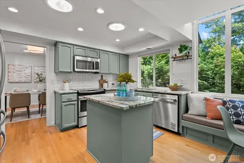 1030 NW Inneswood Drive Issaquah WA 98027
