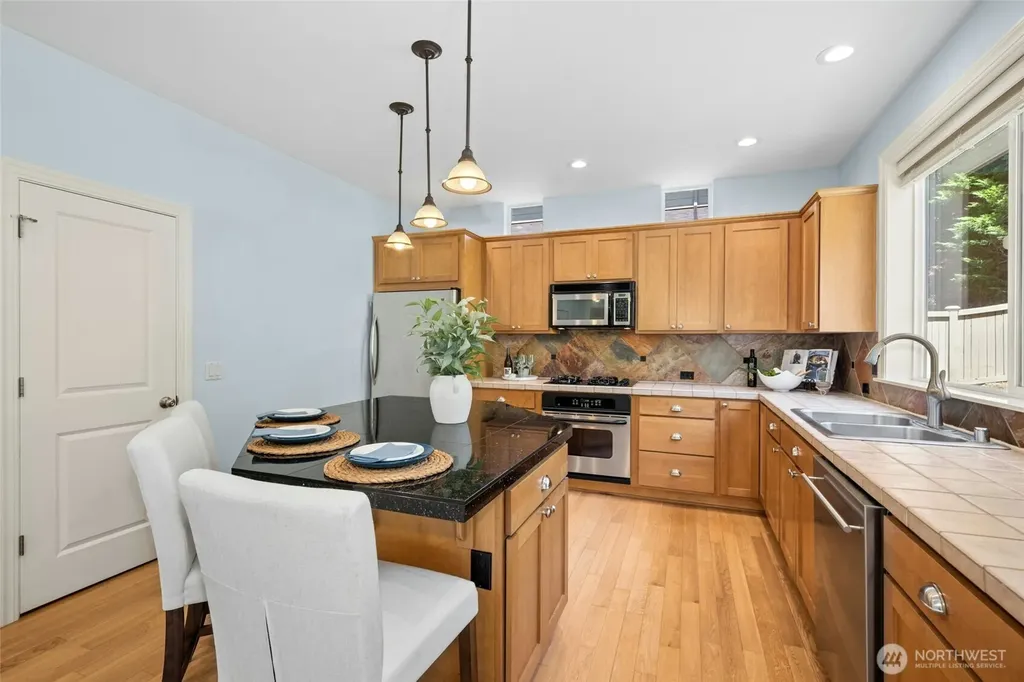 25303 NE 3rd Place Sammamish WA 98074
