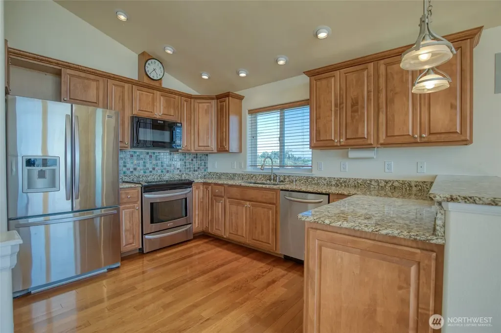 36 Duke Lane Pacific Beach WA 98571