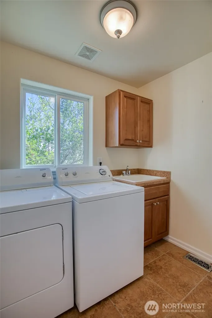36 Duke Lane Pacific Beach WA 98571