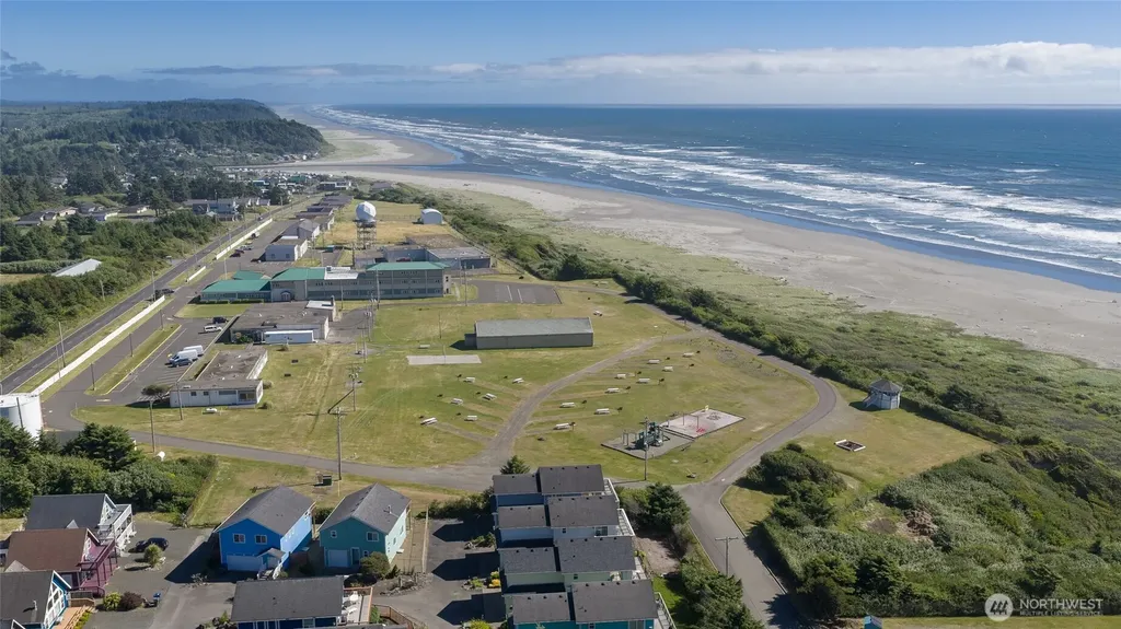 36 Duke Lane Pacific Beach WA 98571