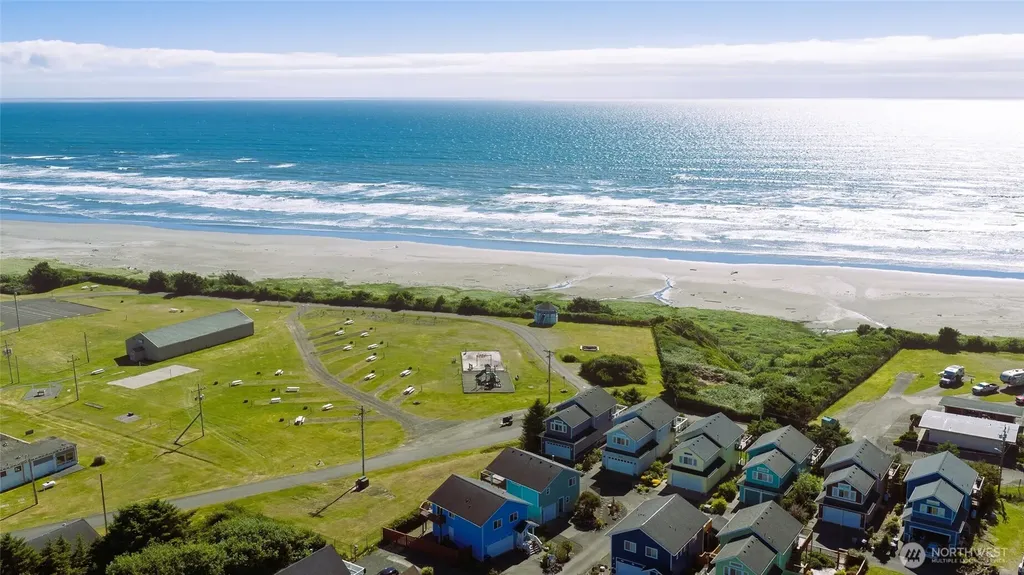 36 Duke Lane Pacific Beach WA 98571