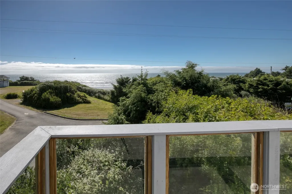 36 Duke Lane Pacific Beach WA 98571