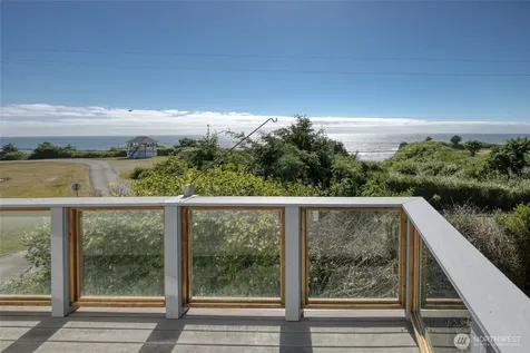 36 Duke Lane Pacific Beach WA 98571