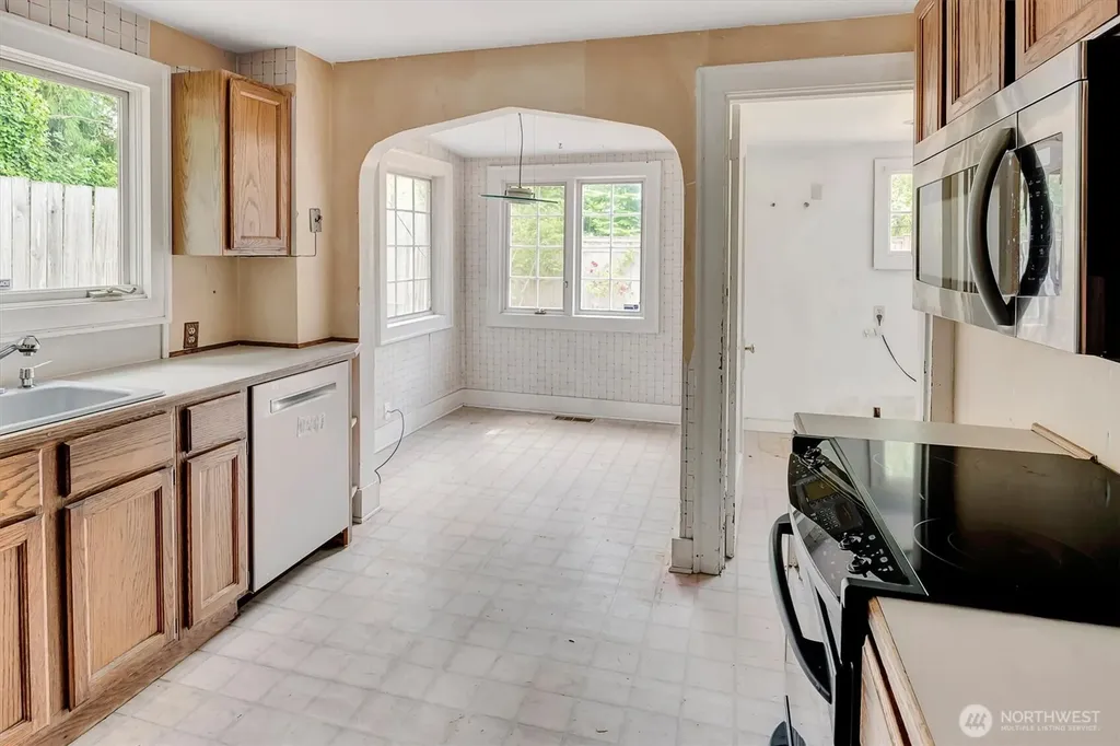 1918 N 115th Street Seattle WA 98133