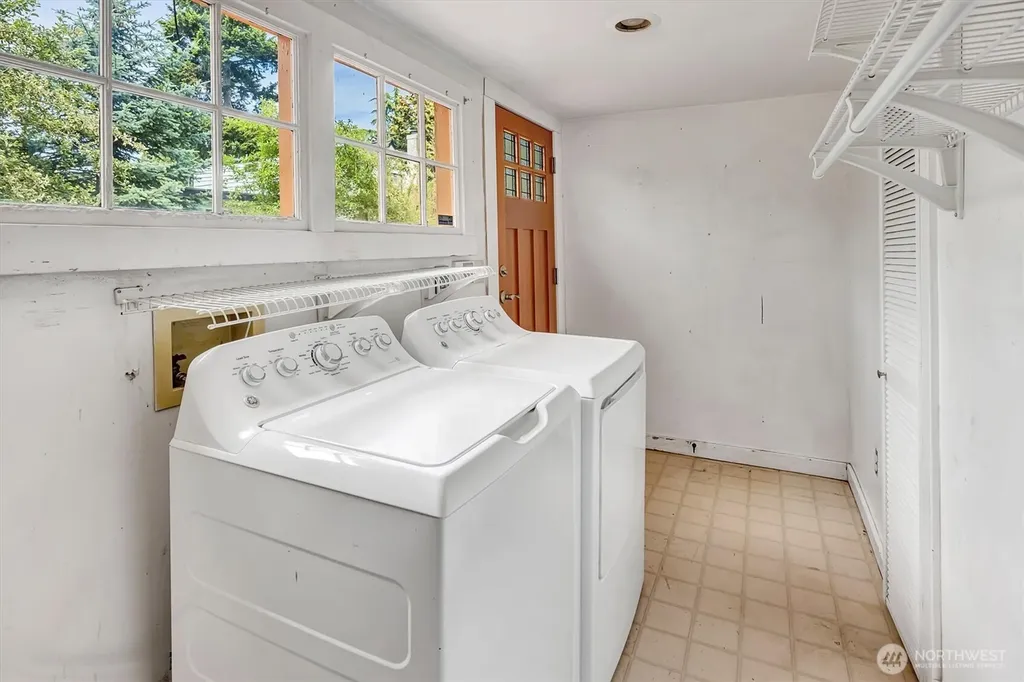 1918 N 115th Street Seattle WA 98133