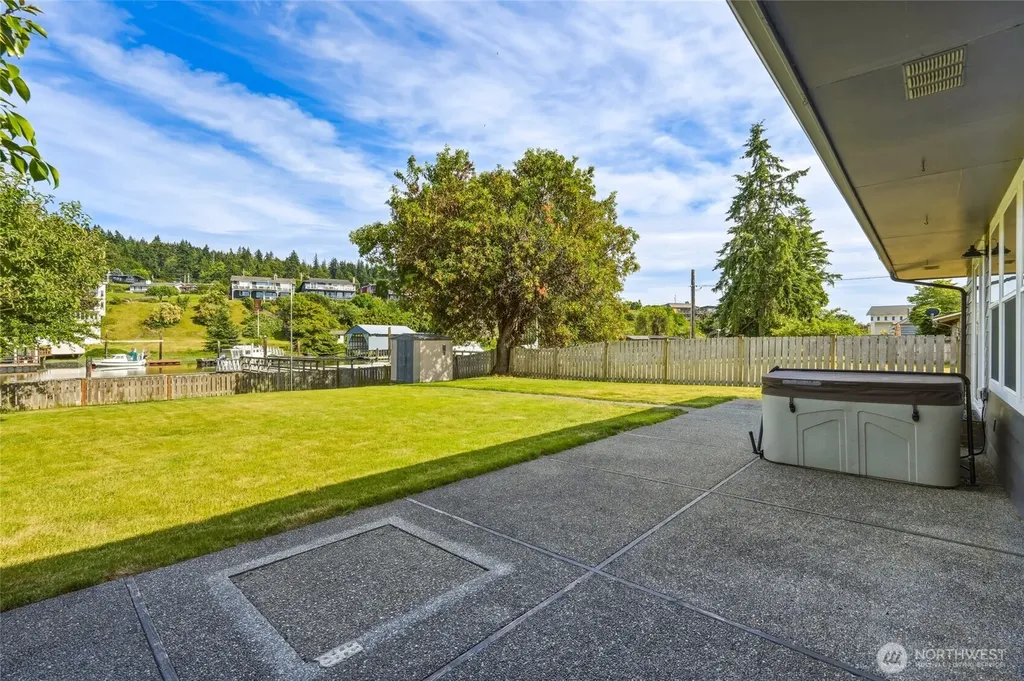 8145 Sandy Hook Terrace Clinton WA 98236