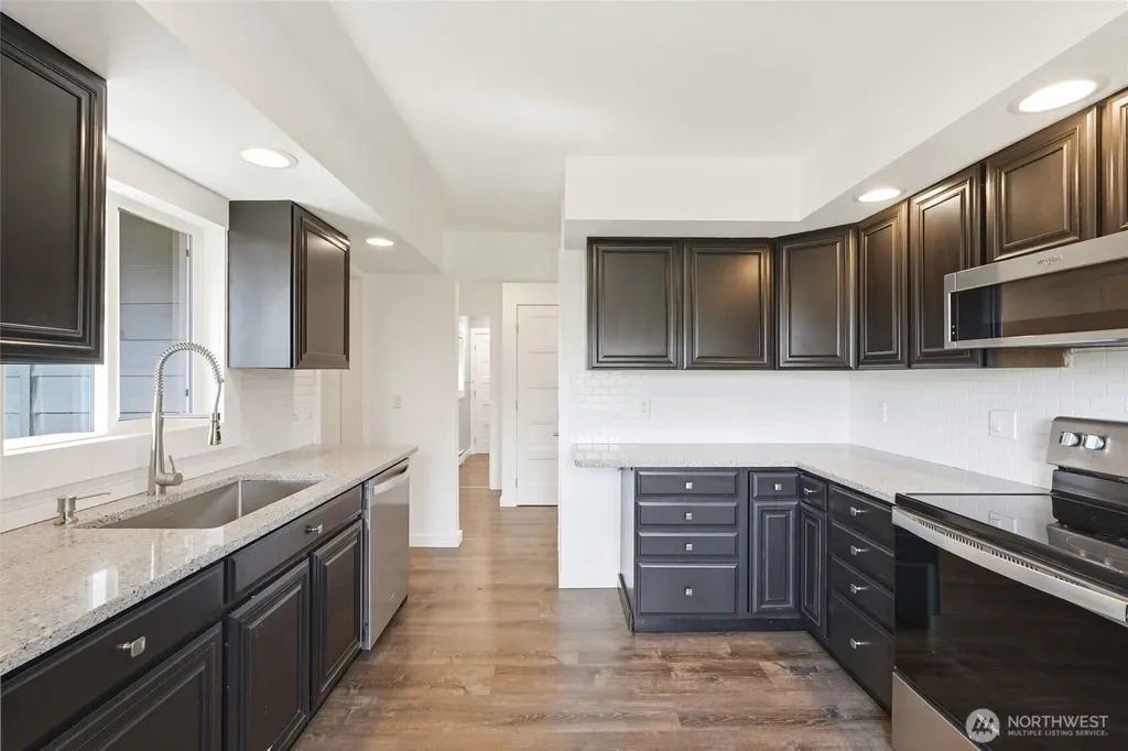 8145 Sandy Hook Terrace Clinton WA 98236