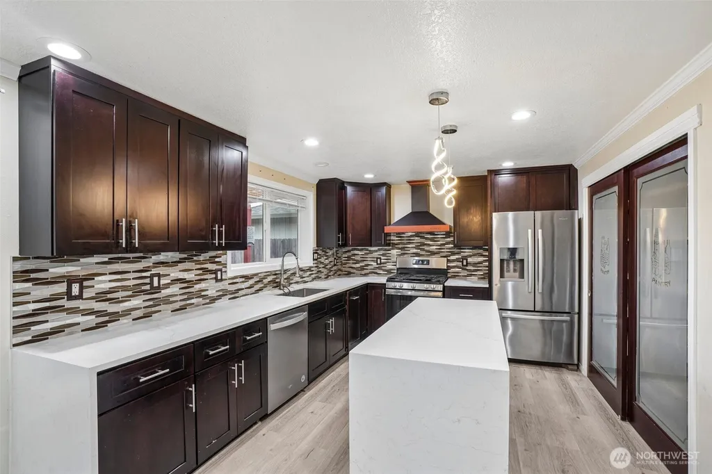15805 NE 70th Street Vancouver WA 98682