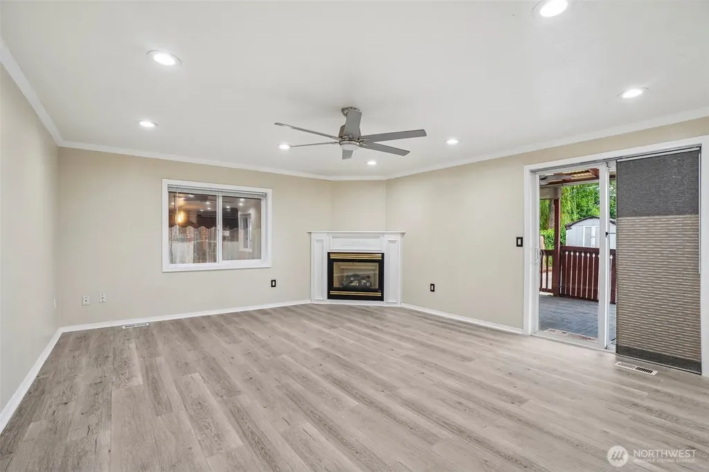 15805 NE 70th Street Vancouver WA 98682