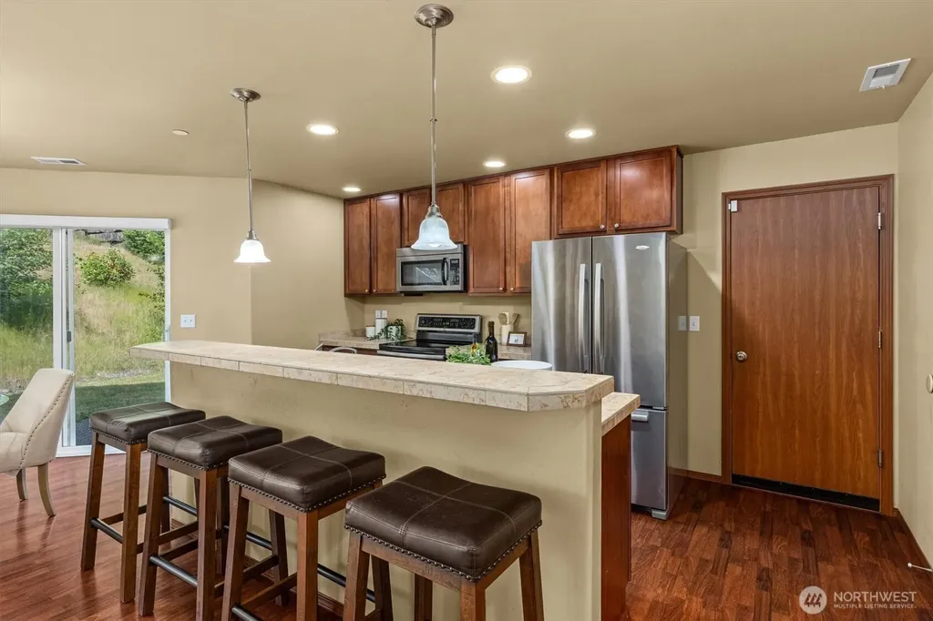 1190 Swan Loop Dupont WA 98327
