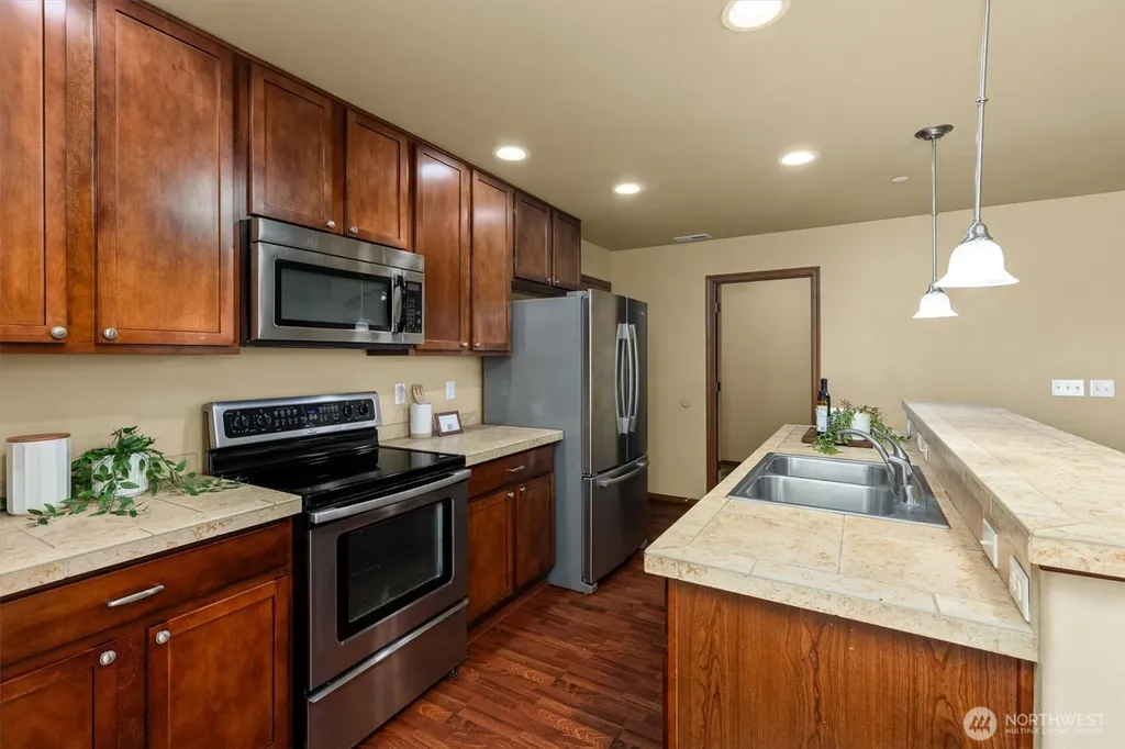 1190 Swan Loop Dupont WA 98327