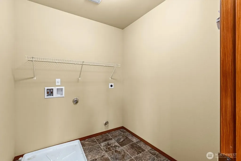 1190 Swan Loop Dupont WA 98327