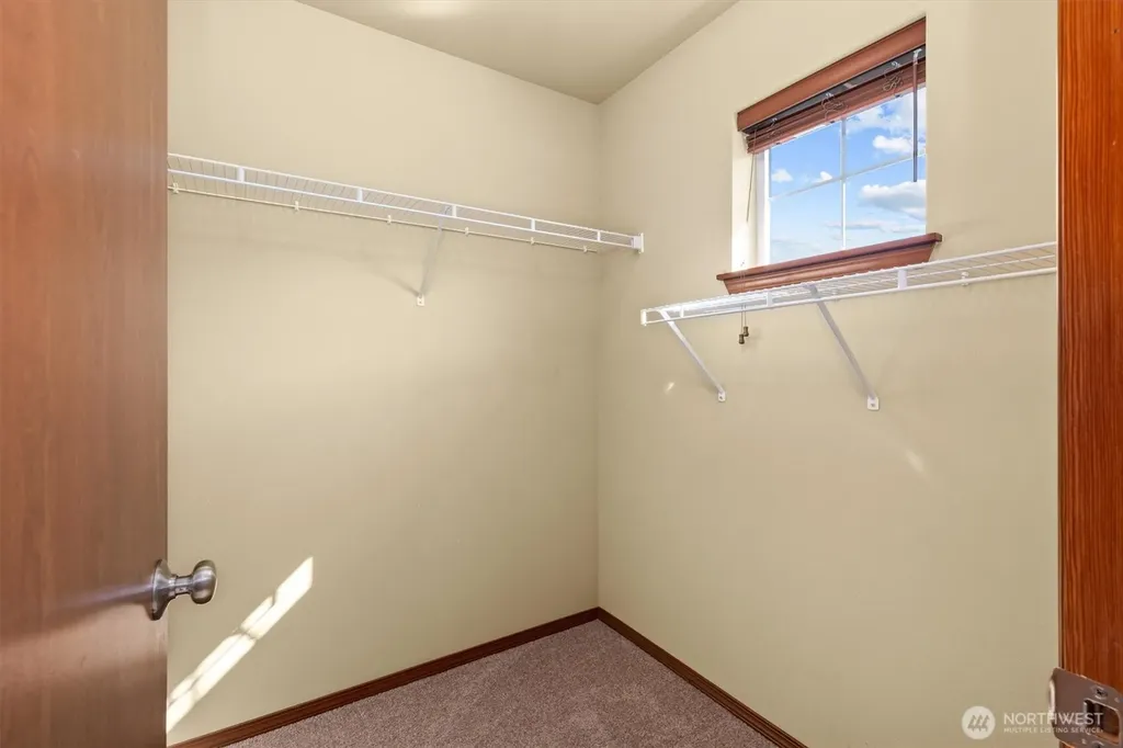 1190 Swan Loop Dupont WA 98327