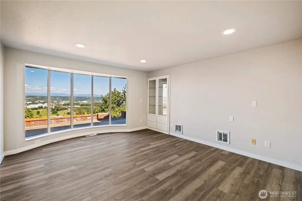 20916 Military Road S Seatac WA 98198