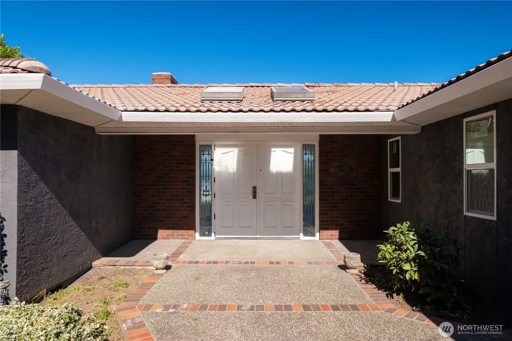 20916 Military Road S Seatac WA 98198