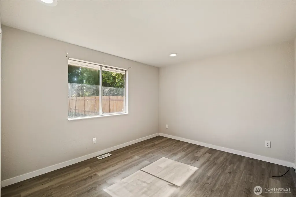 20916 Military Road S Seatac WA 98198