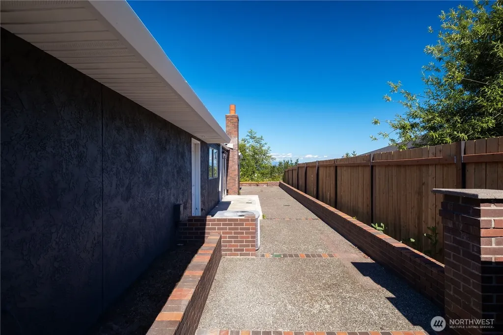 20916 Military Road S Seatac WA 98198