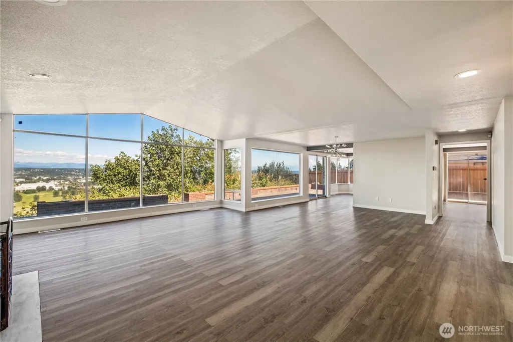 20916 Military Road S Seatac WA 98198